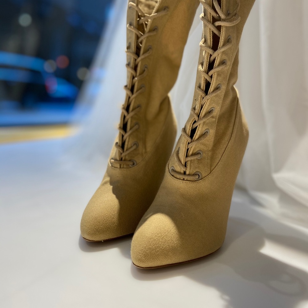 Classic Yeezy Lace Heel Boots - Picture 3 of 3